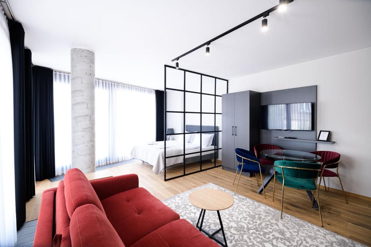 Deluxe Studio