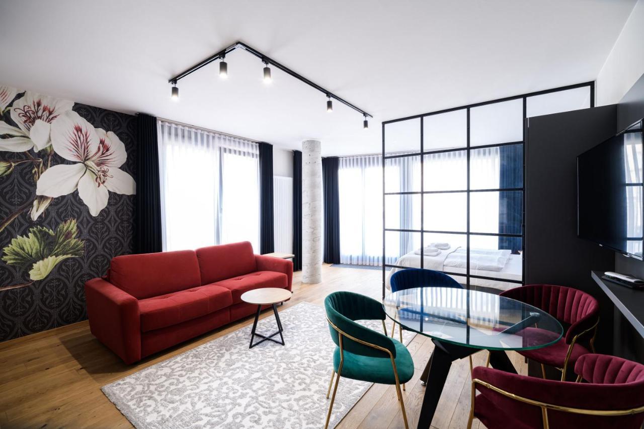 Deluxe Studio